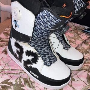 Snowboard Boots in White and Black